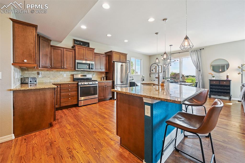 Image 10 of 50: Kitchen