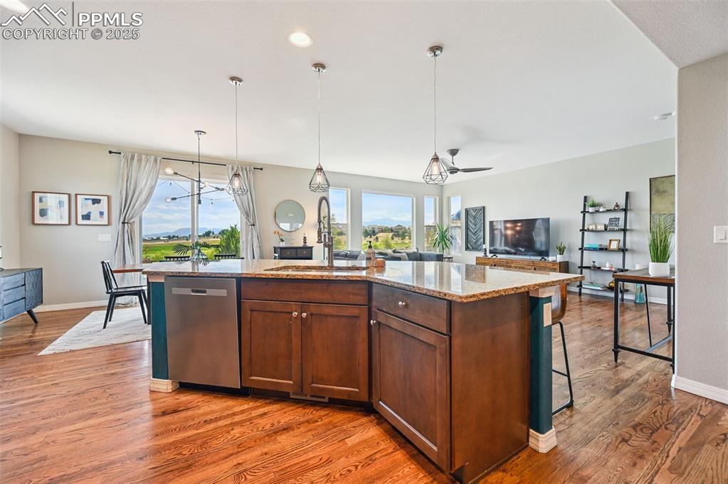 Image 11 of 50: Kitchen