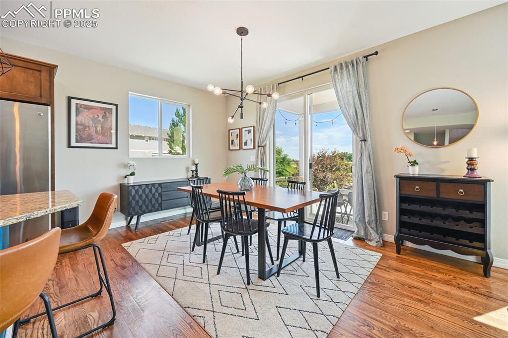 Image 14 of 50: Dining Area