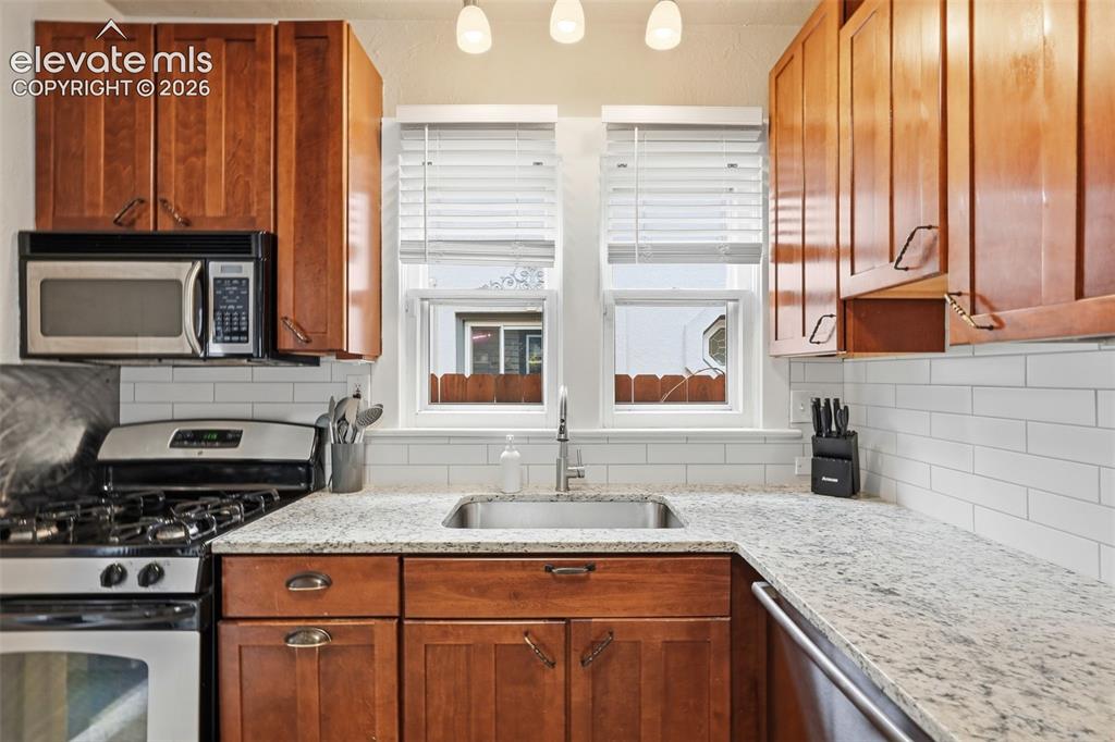 Image 16 of 42: Kitchen