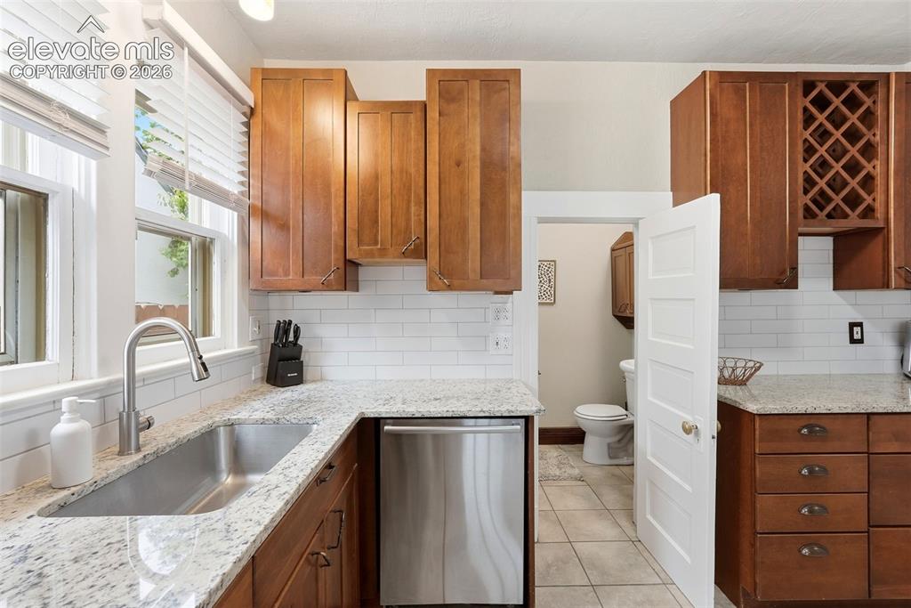 Image 19 of 42: Kitchen