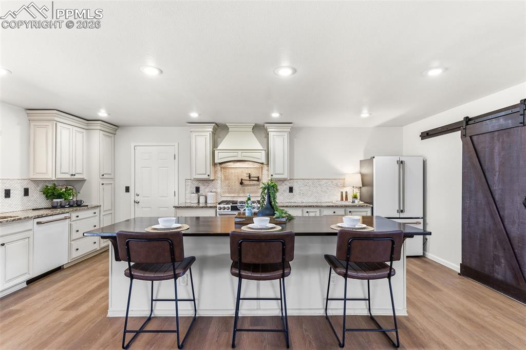 Image 12 of 45: Kitchen