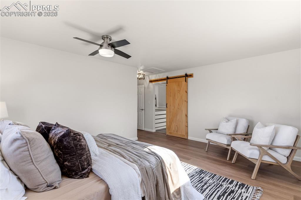 Image 23 of 45: Bedroom