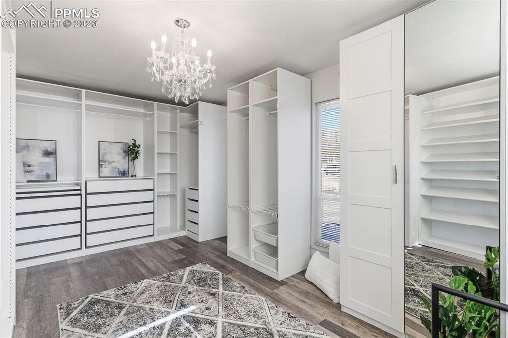 Image 25 of 45: Closet