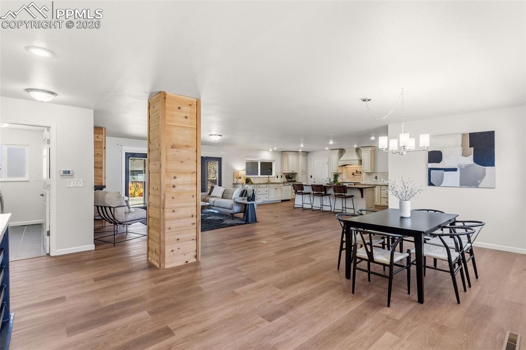 Image 5 of 45: Dining Area