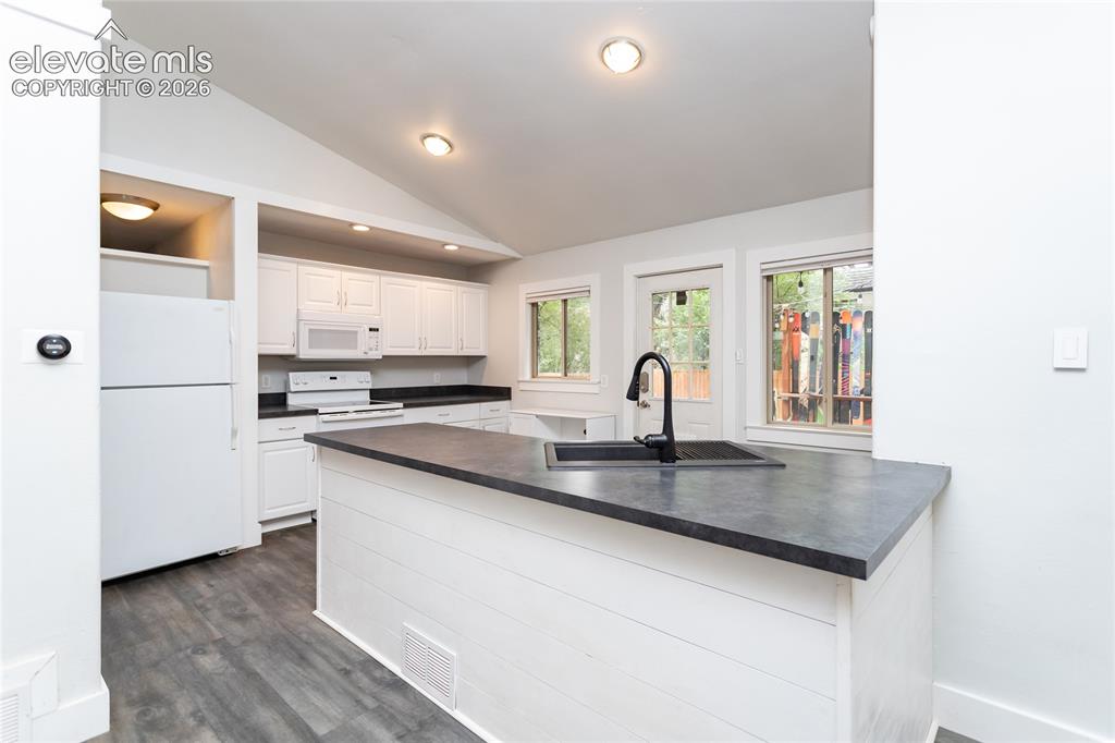 Image 11 of 34: Kitchen