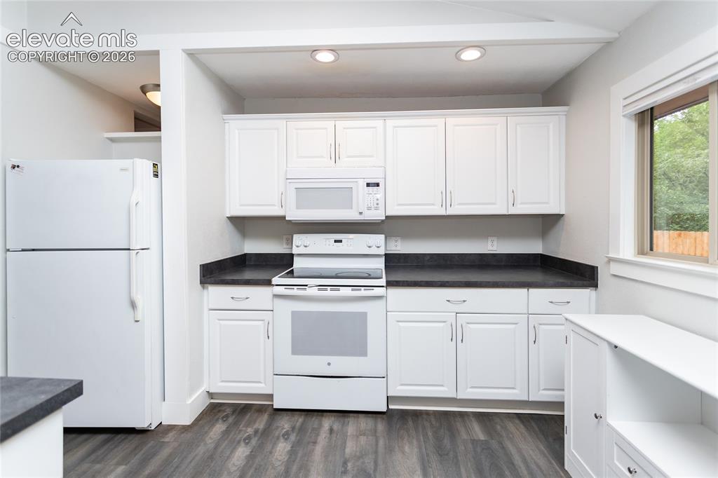 Image 13 of 34: Kitchen