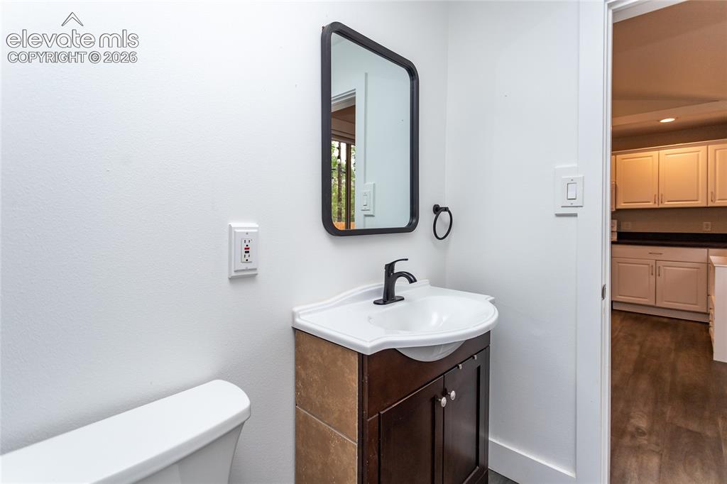 Image 16 of 34: Bathroom
