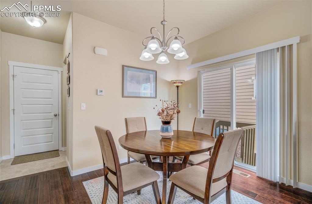 Image 10 of 36: Dining Area