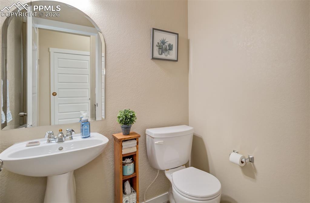 Image 13 of 36: Bathroom