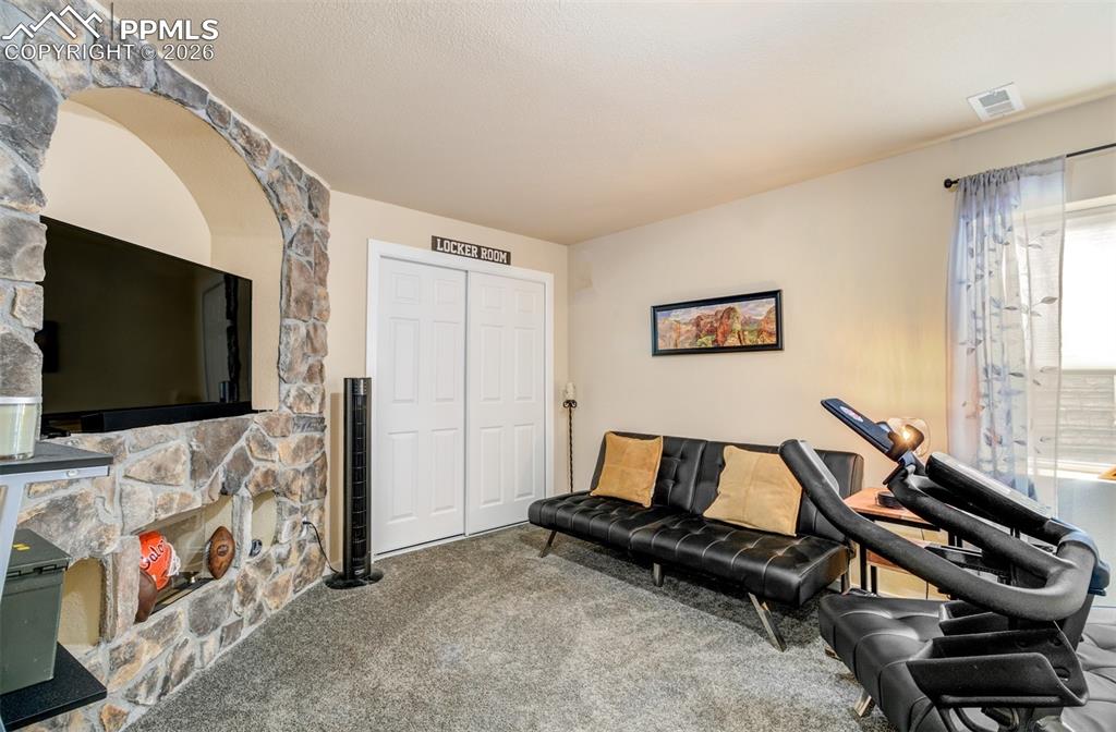 Image 27 of 36: Living Room