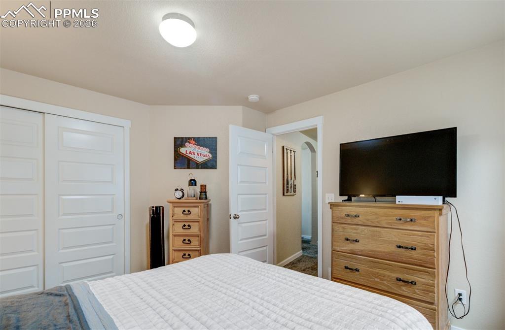 Image 31 of 36: Bedroom