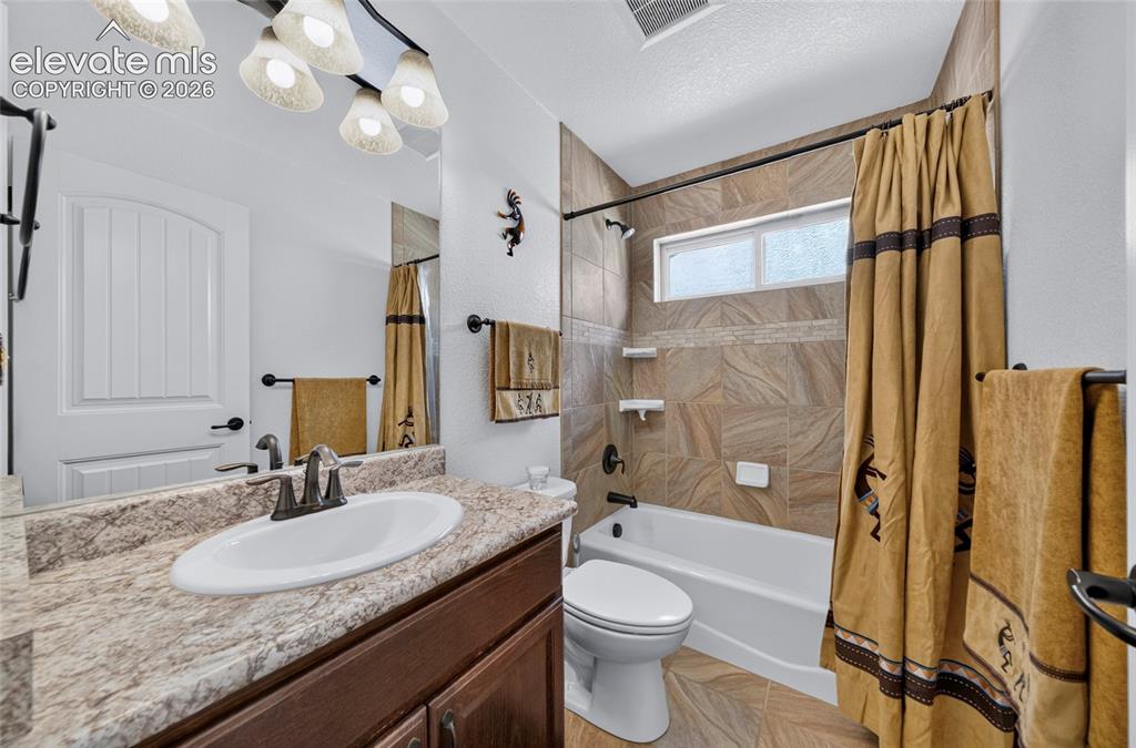 Image 14 of 26: Bathroom