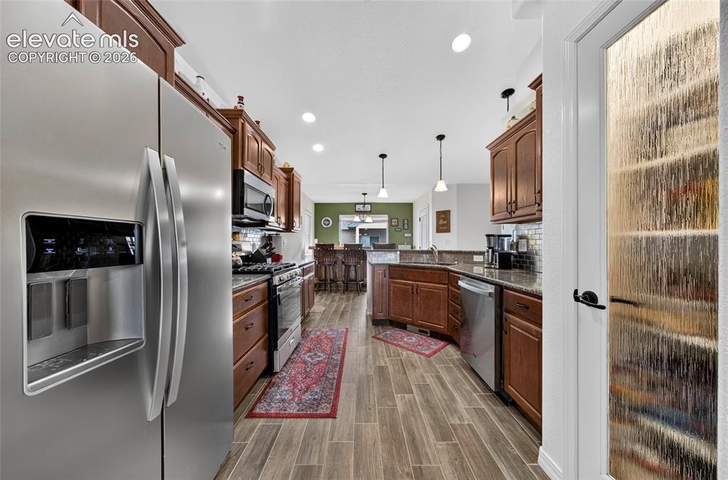 Image 4 of 26: Kitchen