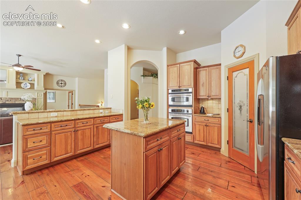 Image 12 of 47: Kitchen