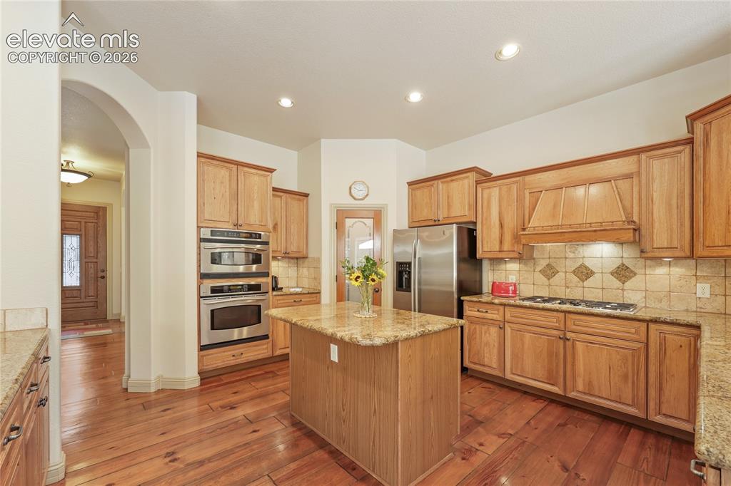 Image 13 of 47: Kitchen