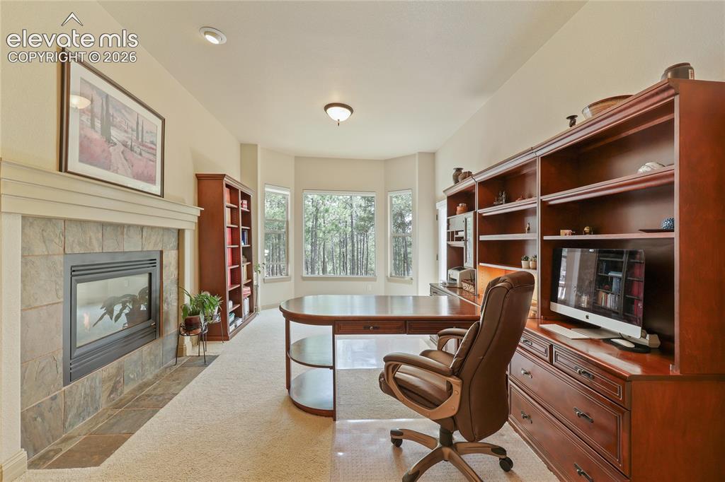 Image 18 of 47: Office