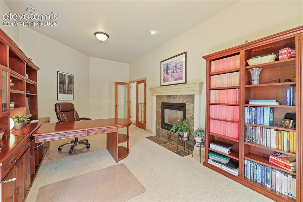 Image 19 of 47: Office