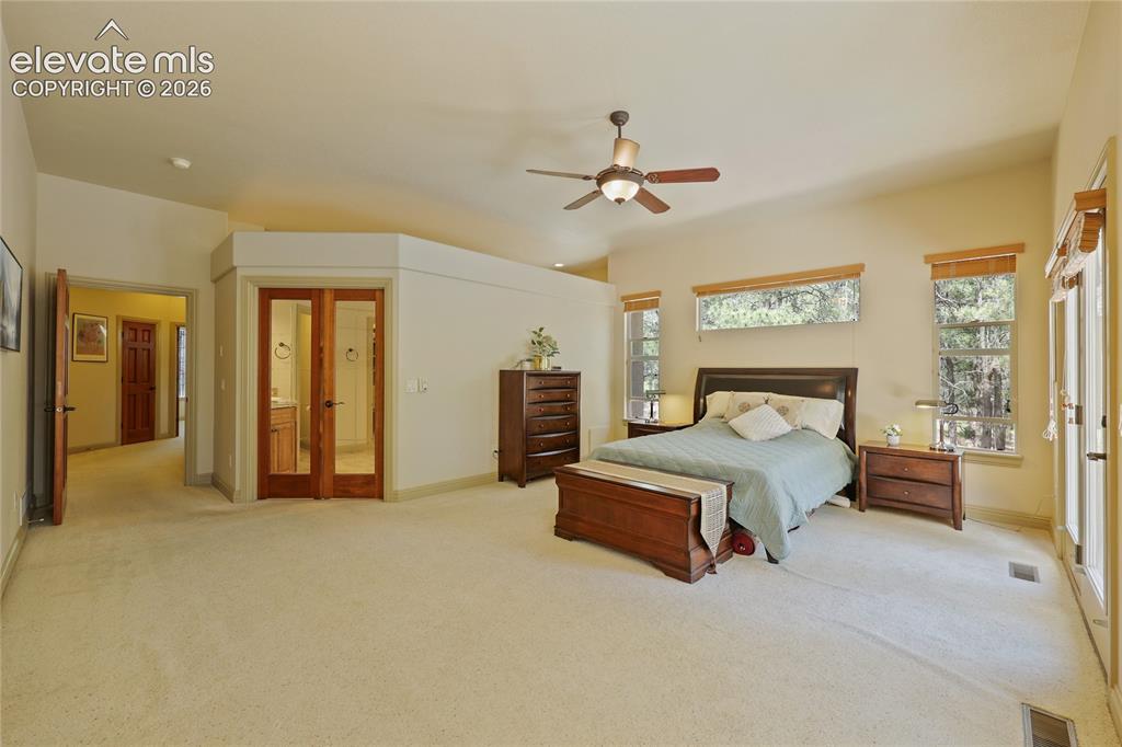Image 21 of 47: Bedroom