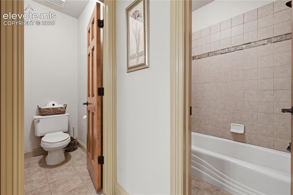 Image 39 of 47: Bathroom