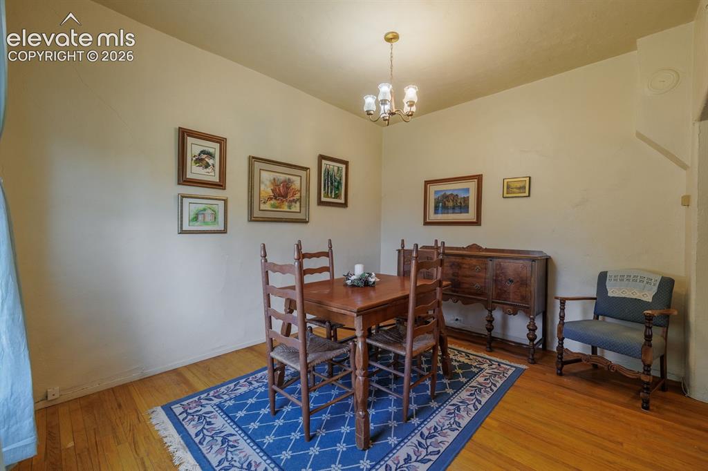 Image 3 of 22: Dining Area
