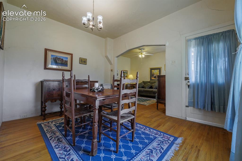 Image 4 of 22: Dining Area