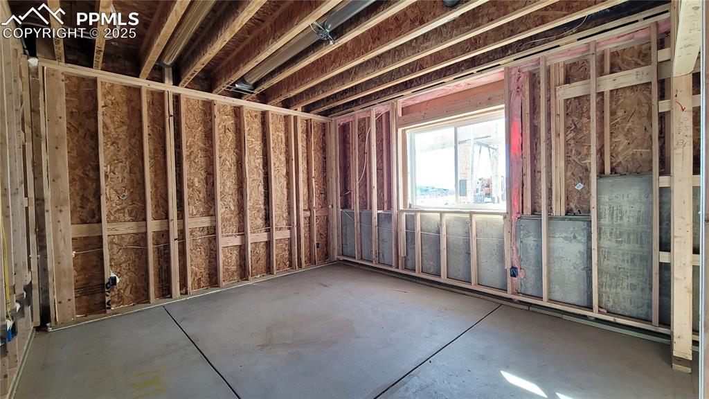 Image 14 of 19: Bedroom