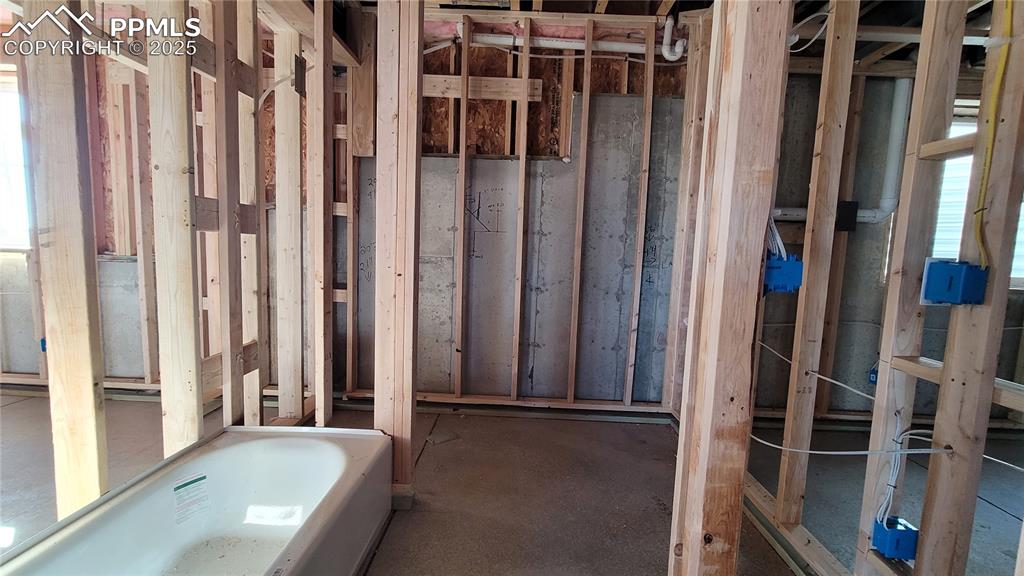 Image 15 of 19: Bathroom