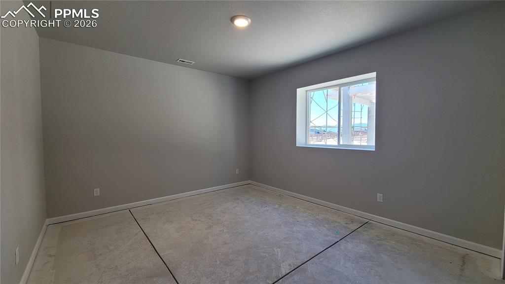 Image 24 of 30: Bedroom