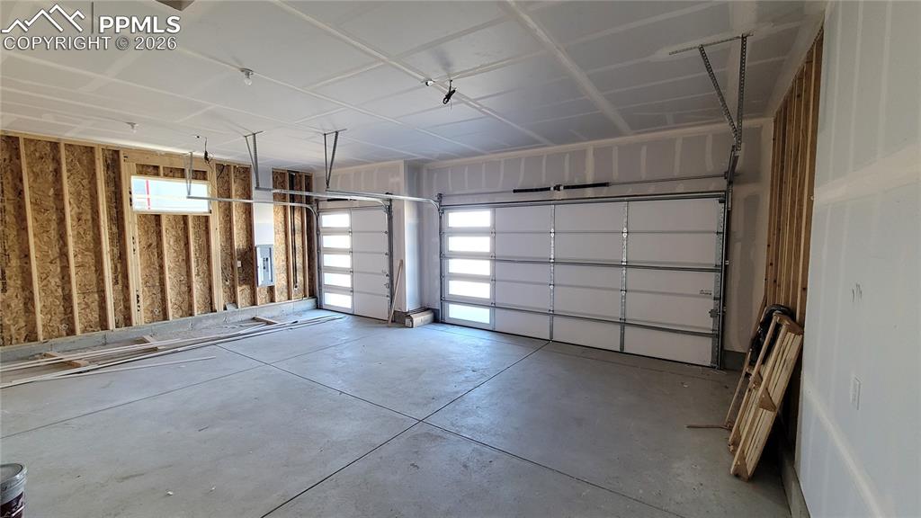 Image 29 of 30: Garage