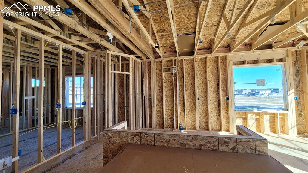 Image 4 of 19: Kitchen