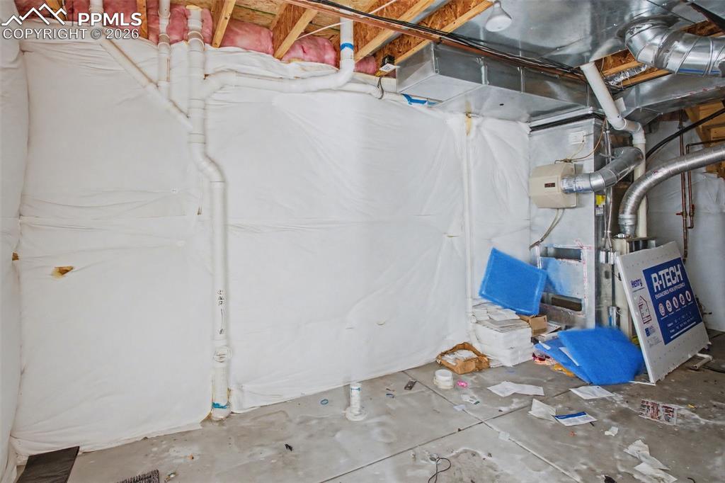 Image 30 of 33: View of unfinished below grade area