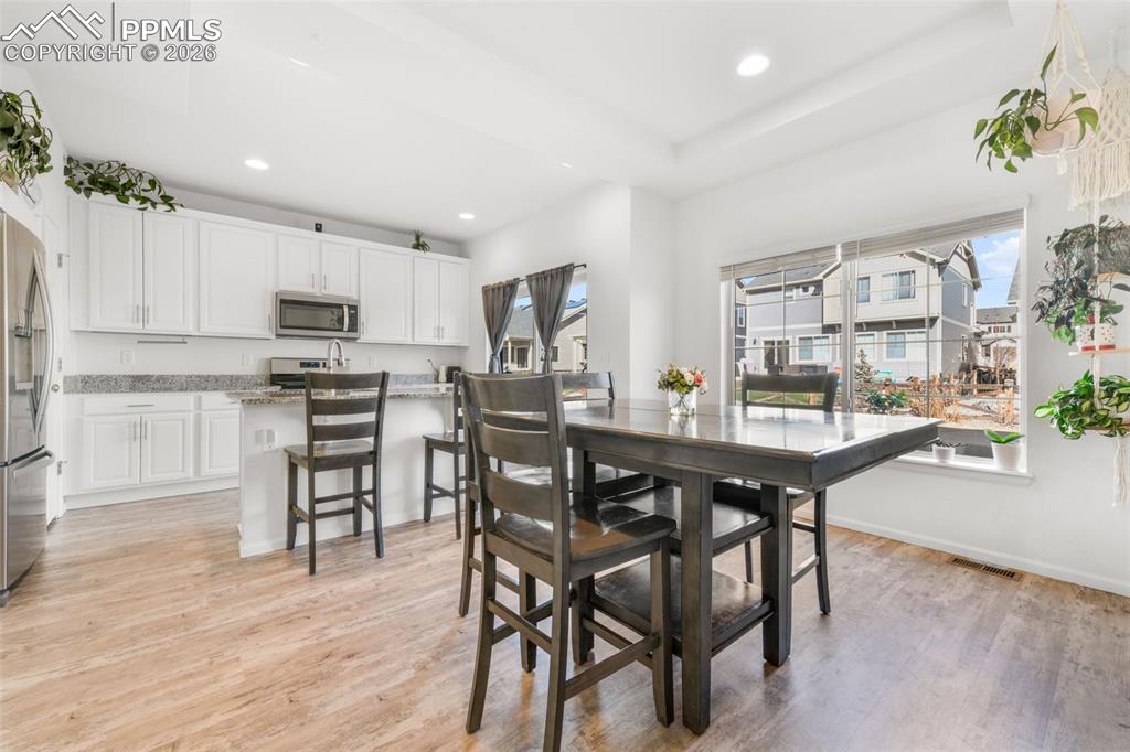 Image 10 of 49: Dining Area