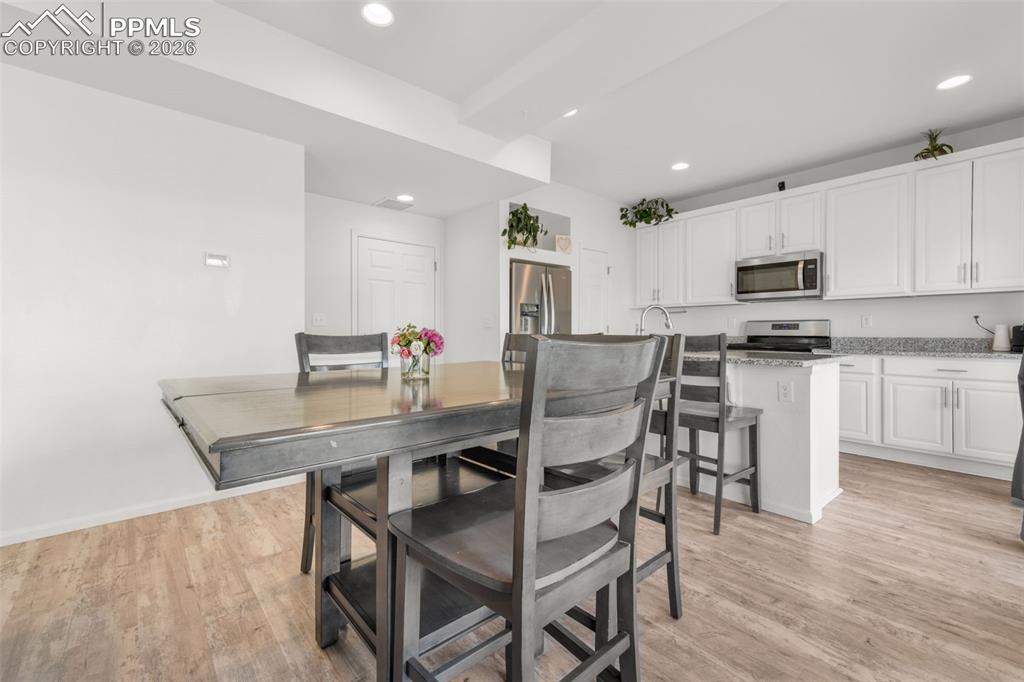 Image 11 of 49: Dining Area