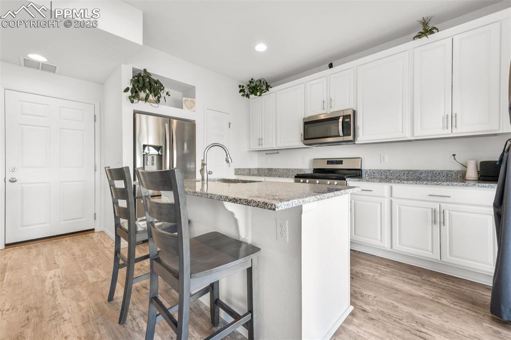 Image 14 of 49: Kitchen