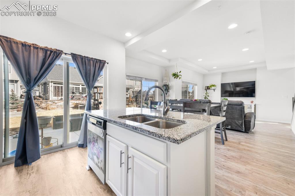 Image 16 of 49: Kitchen