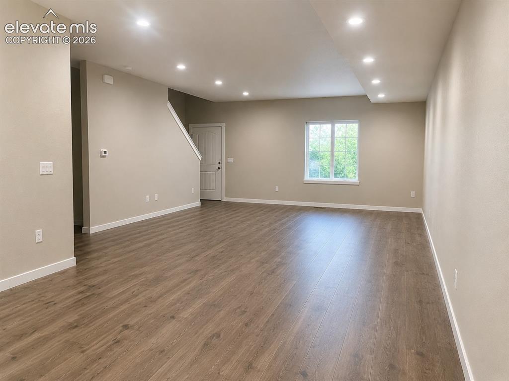Image 5 of 33: Living Room