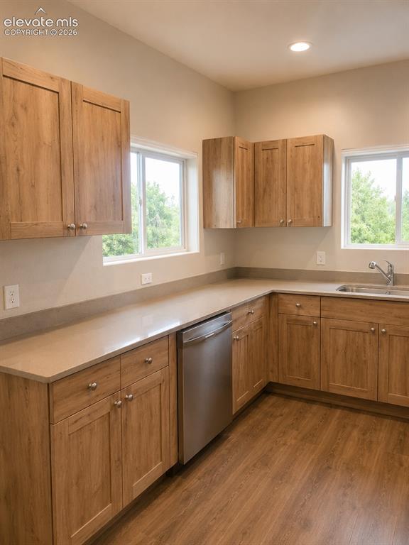 Image 9 of 33: Kitchen