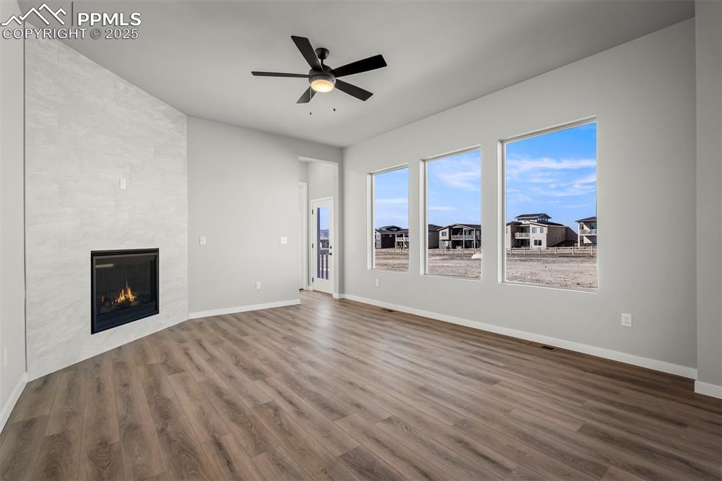 Image 12 of 38: Living Room