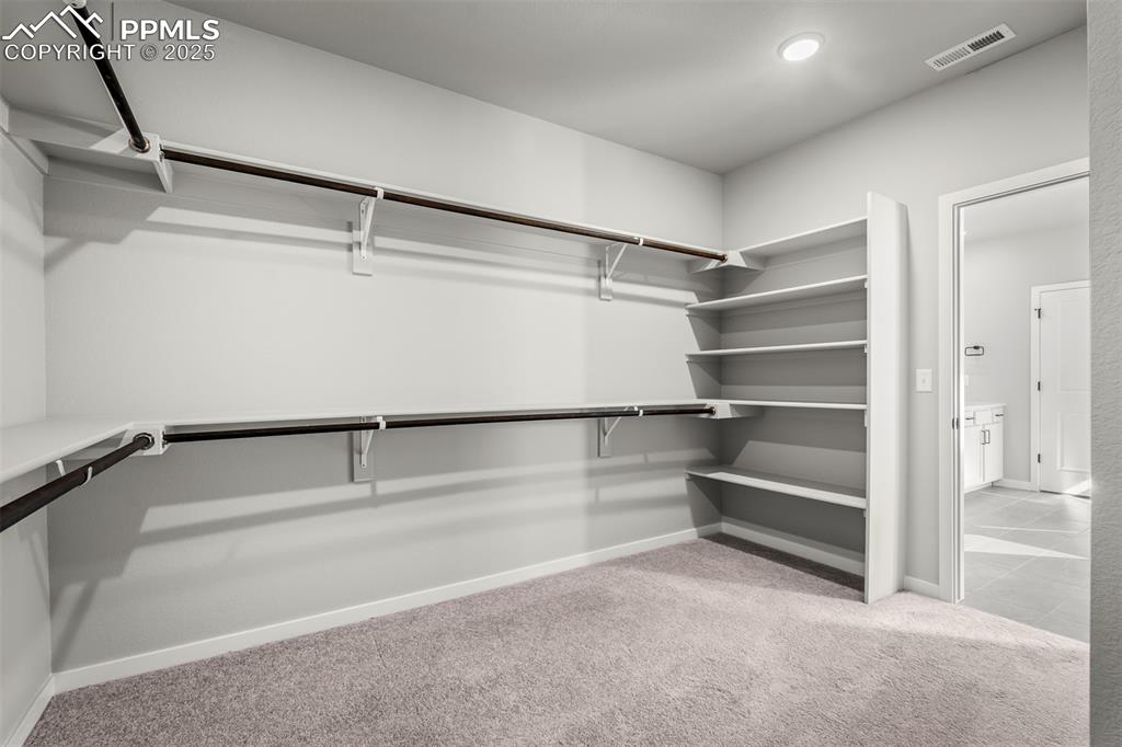 Image 24 of 38: Closet