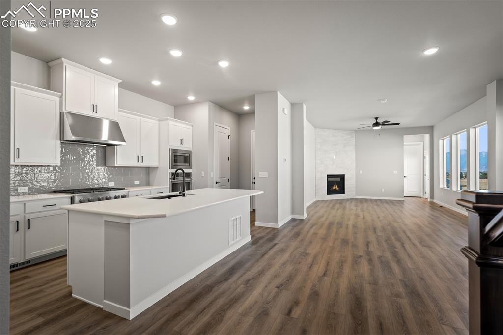 Image 3 of 38: Kitchen