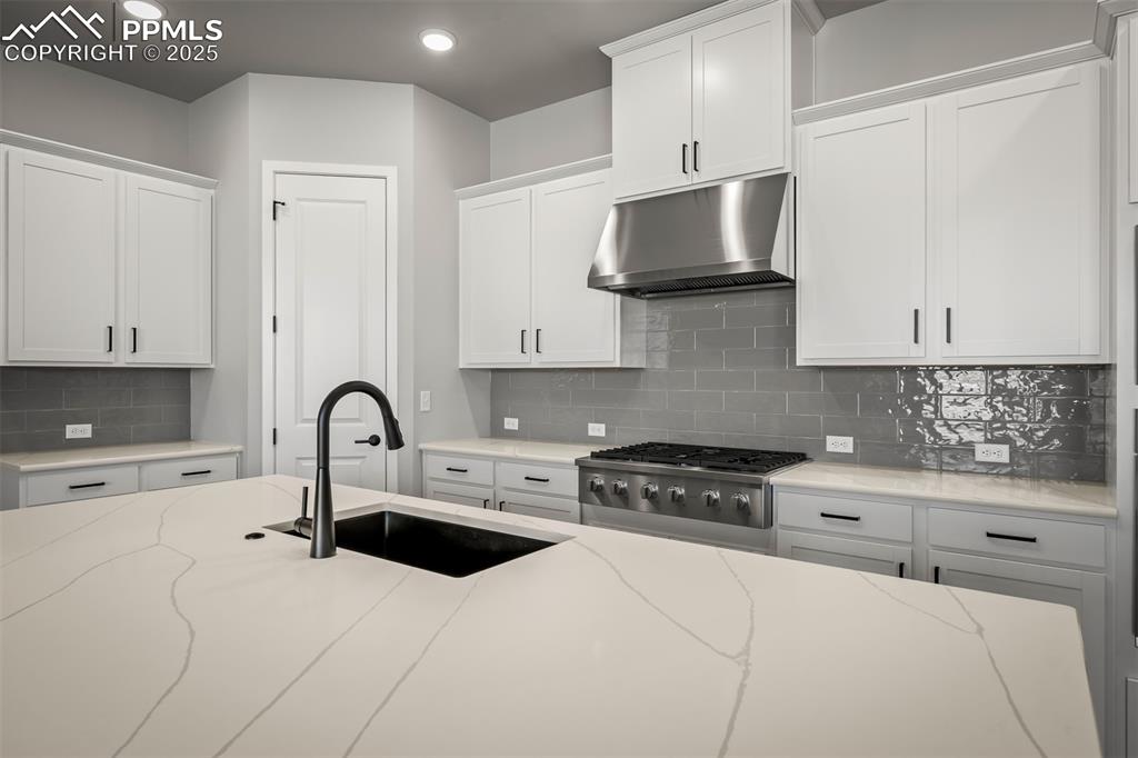 Image 4 of 38: Kitchen