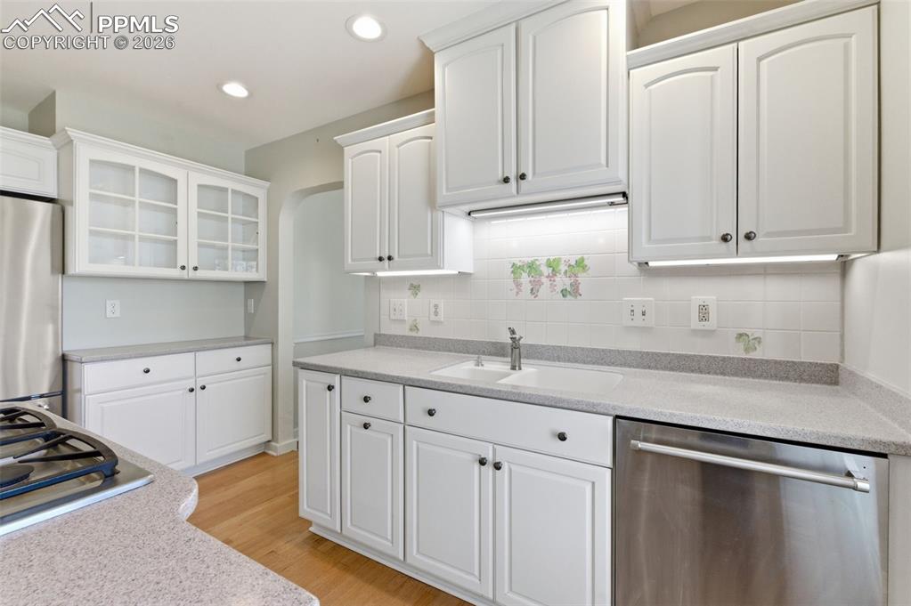 Image 10 of 35: Kitchen