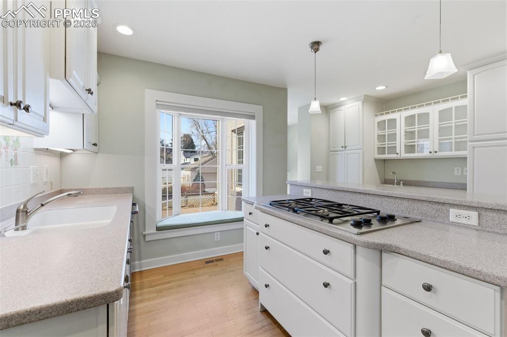 Image 14 of 35: Kitchen