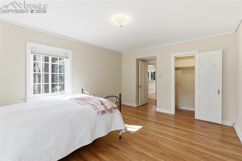 Image 16 of 35: Bedroom