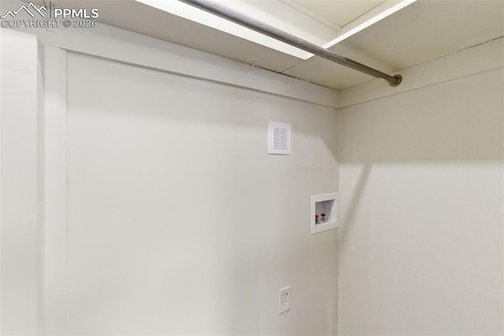 Image 17 of 35: Laundry hookups