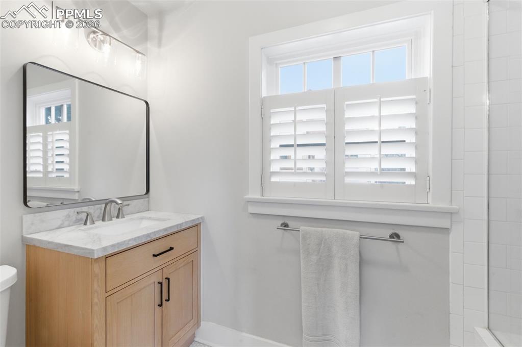 Image 18 of 35: Bathroom