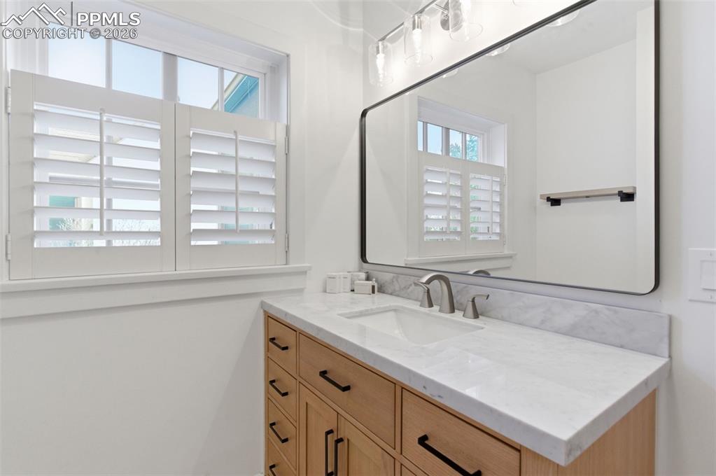 Image 24 of 35: Bathroom