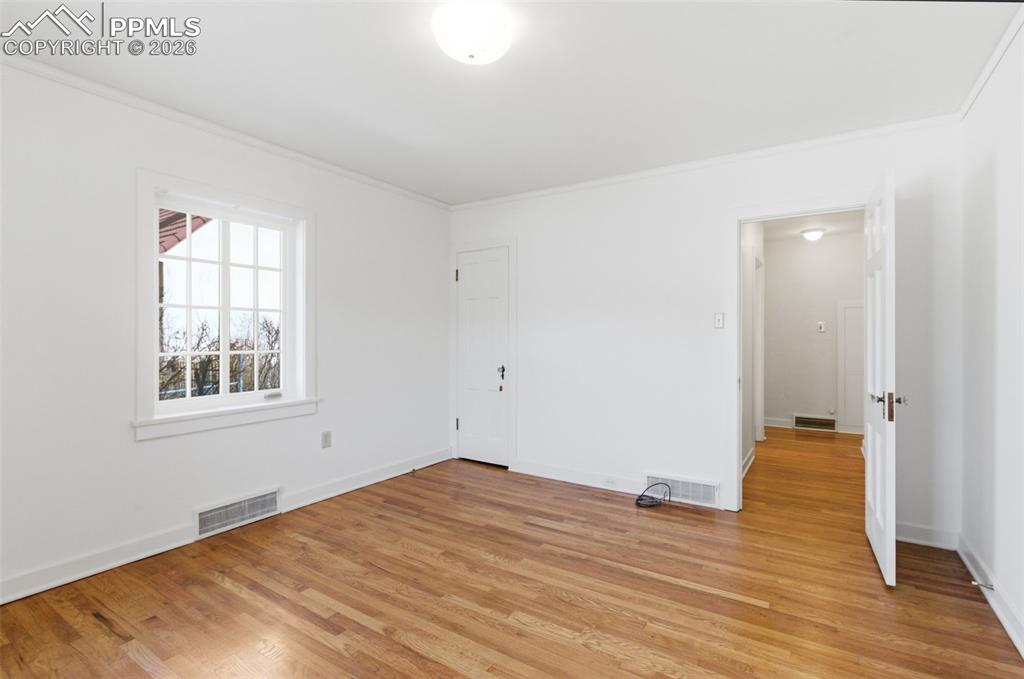 Image 26 of 35: Bedroom