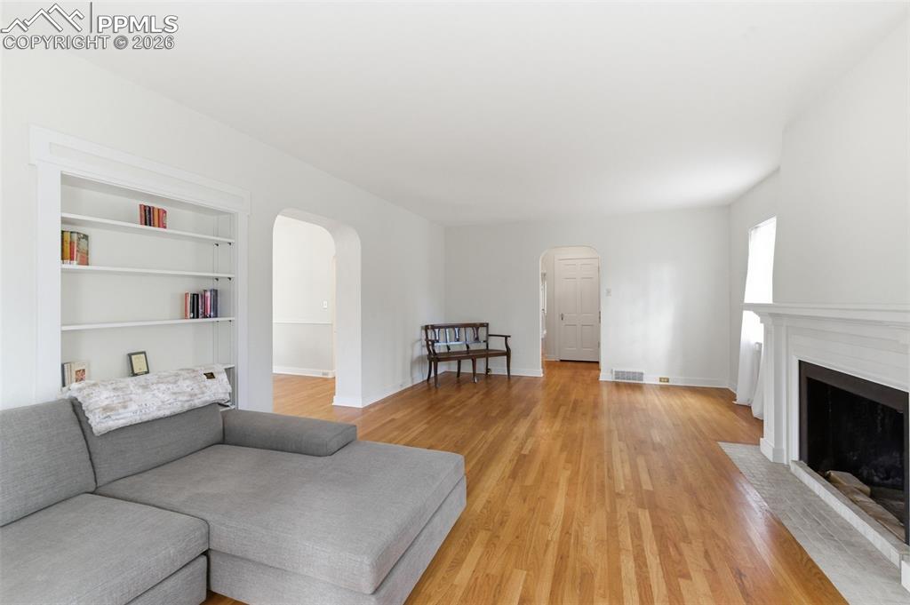 Image 5 of 35: Living Room